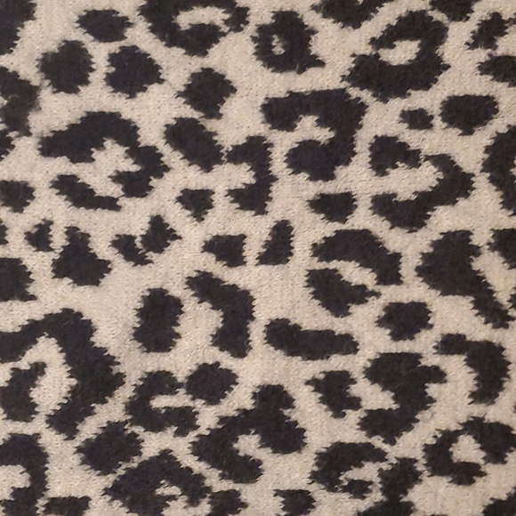 Women's Leopard Print Sweater - Picture 2 of 5